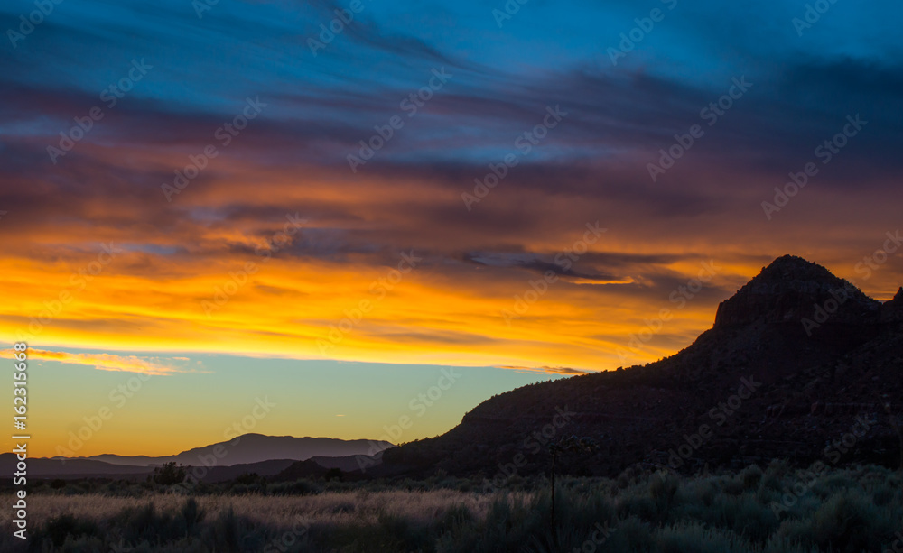 Fototapeta premium Simple, Vibrant sunset