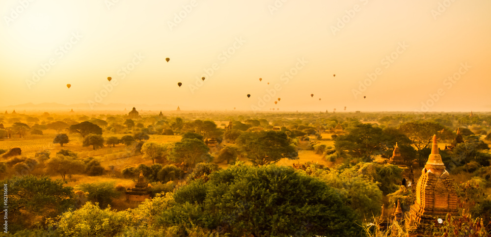 Obraz premium Bagan sunrise