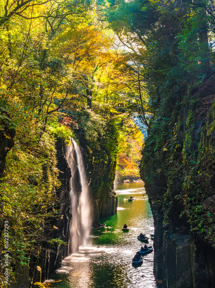 Naklejka premium 真名井の滝 秋の紅葉