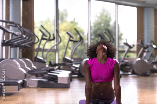 Fototapeta Naklejka Na Ścianę i Meble -  african american woman exercise yoga in gym