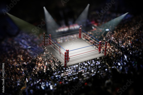 Foto Empty boxing ring surrounded with spectators. 3D illustration