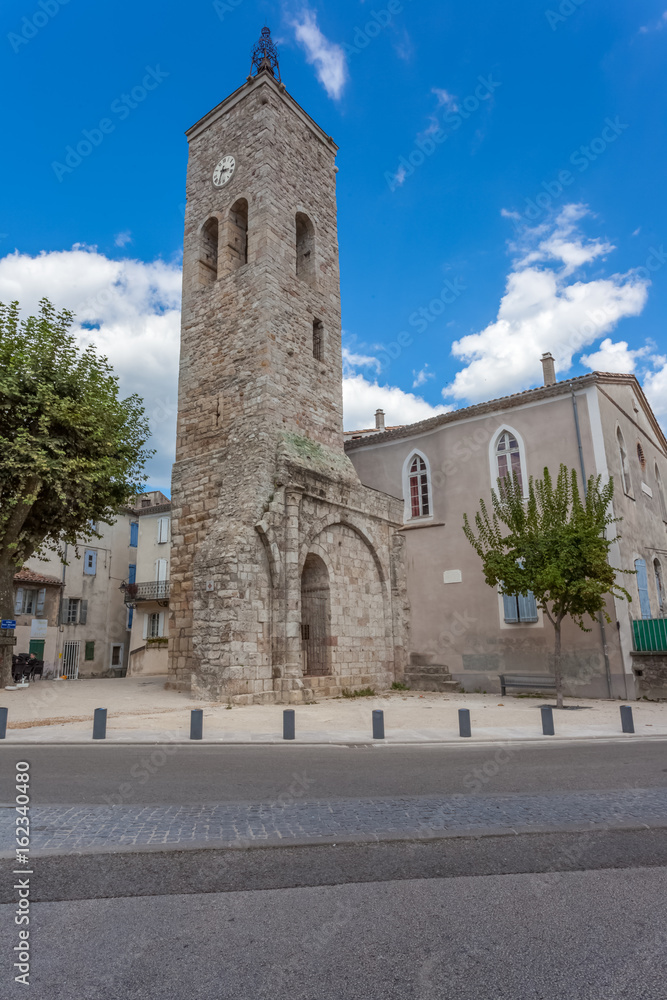 clocher et église de Saint-Jean-du-Gard, France 