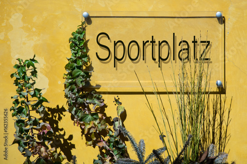 Schild 233 - Sportplatz