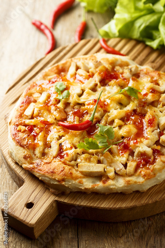 Pizza with chicken and sweet chili sauce