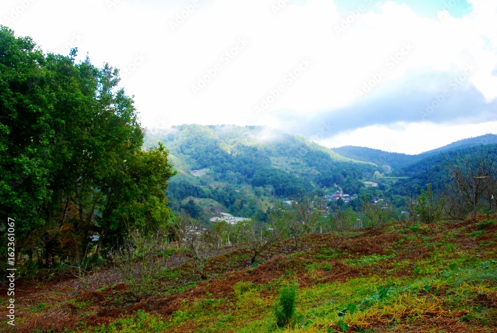 Fototapeta premium Beautiful mountains landscape and sky with clouds for background.