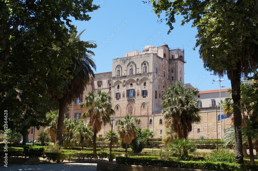 Fototapeta premium View over Palace of the Normans in Palermo