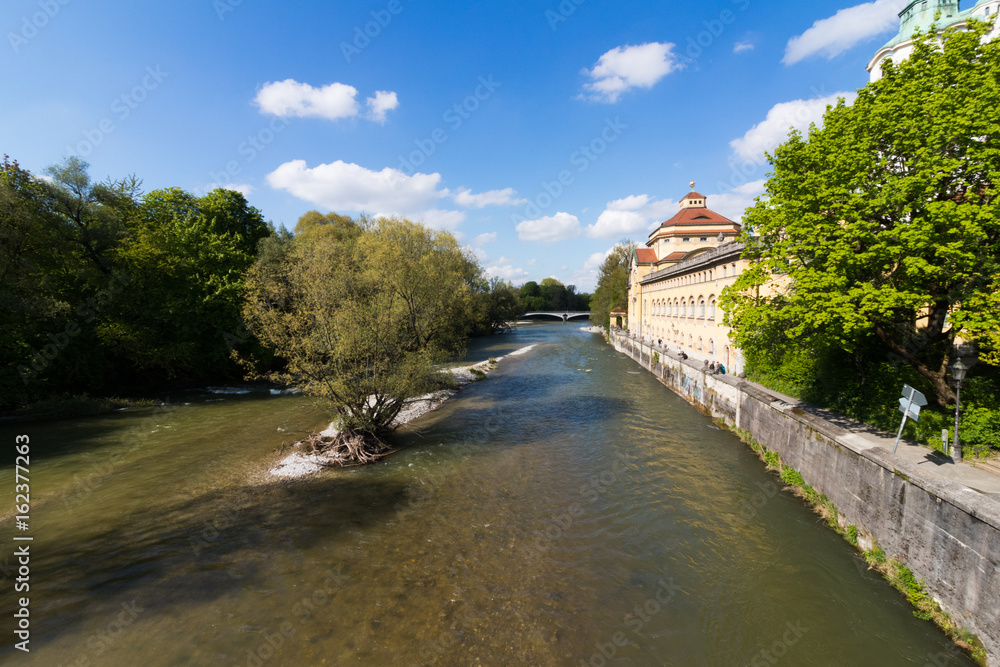An dem Fluss Isar, München, Deutschland