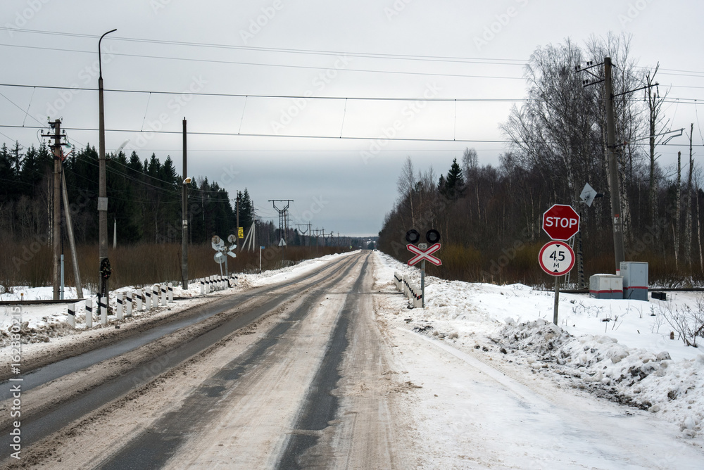 Fototapeta premium railroad crossing, winter