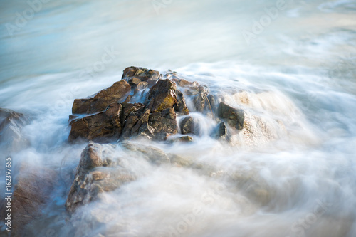 Bild auf Leinwand Water flowing over a detailed rock formation in the atlantic ocean