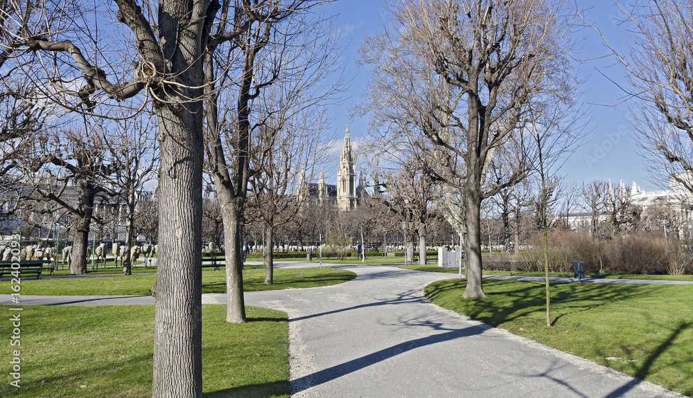 Volksgarten und Rathaus in Wien