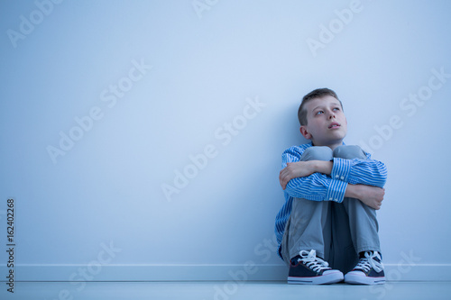 Fotografija Autistic child on a floor