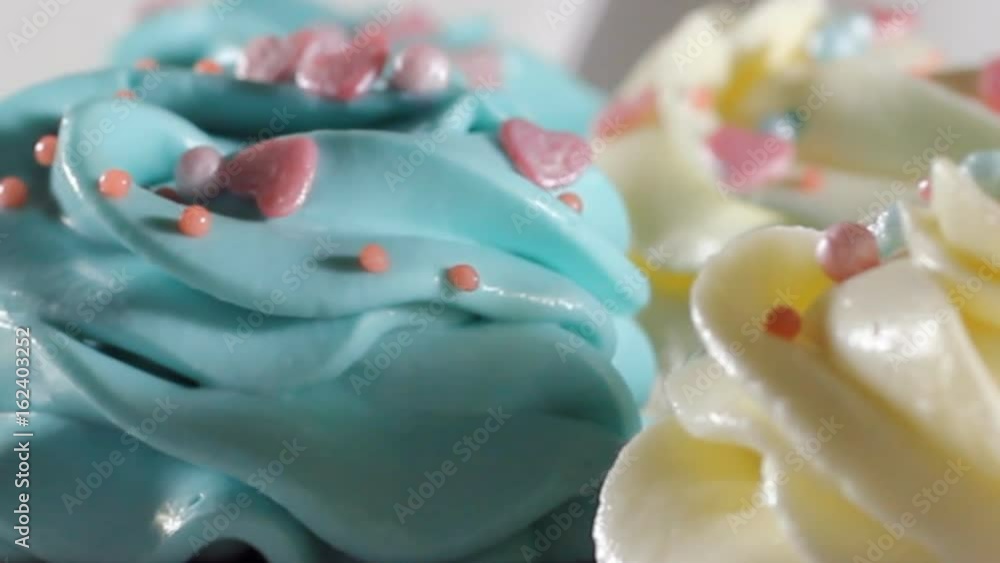 Decorating cup-cake with cream. Culinary master class design cupcakes, cream cupcakes from the pastry bag. Using cooking bag, confectioner making multicolor cupcakes for birthday party. HD Decorating cup-cake with cream. Culinary master class design cupcakes, cream cupcakes from the pastry bag. Using cooking bag, confectioner making multicolor cupcakes for birthday party. HD