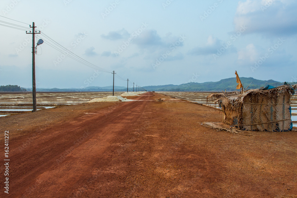 The territory of the plant for the production of salt in southern India.
