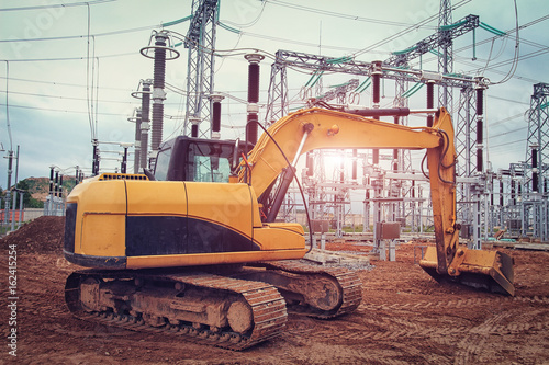 Obraz na płótnie Mechanisms of excavator at construction site of power station of electricity. w salonie