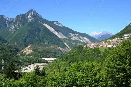 Erto e il monte Toc photo