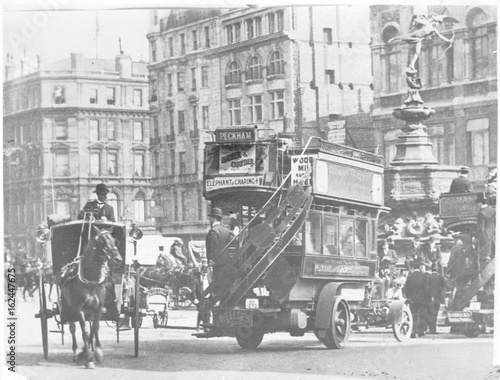 Quadro su tela Piccadilly Circus - 1907. Date: 1907