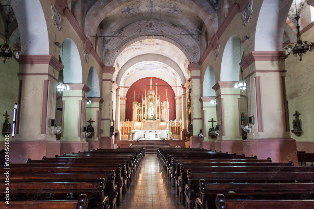 Fototapeta premium CAMAGUEY, CUBA - JAN 25, 2016: Interior of the church Iglesia de Nuestra Senora de la Merced in Camaguey