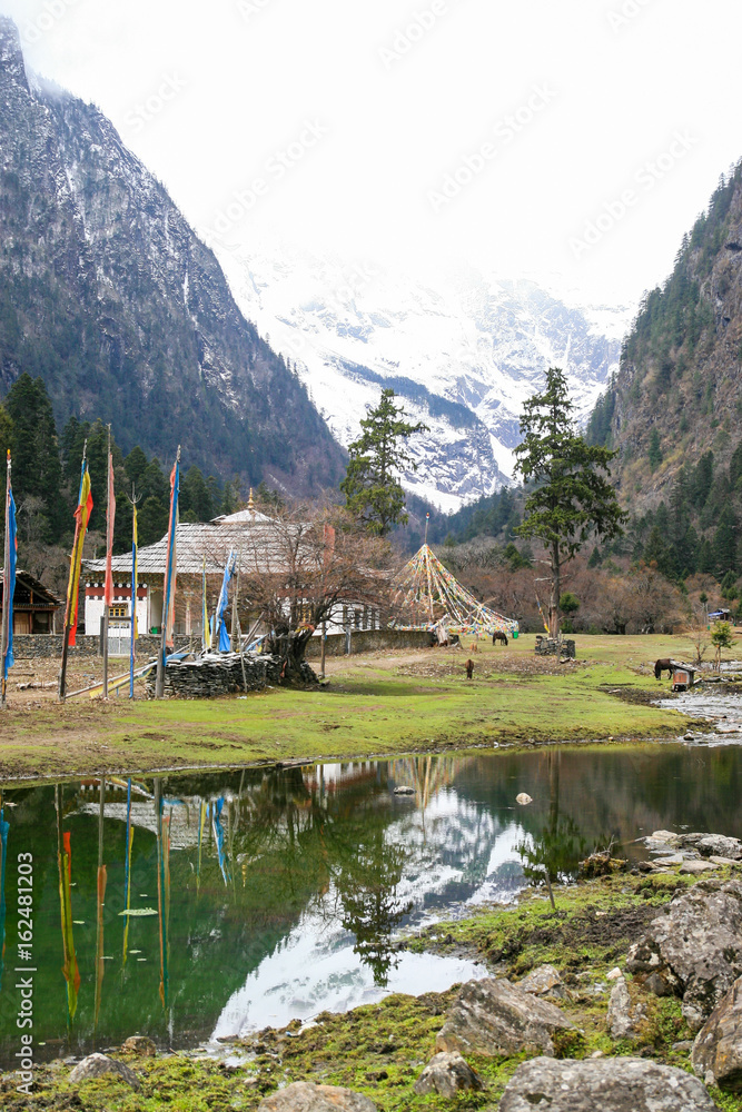 Naklejka premium Yubeng village