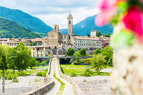 Tableau sur toile ancient medieval bridge and village Bobbio - italian landscape Emilia Romagna It