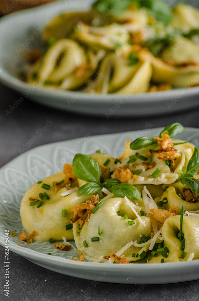 Stuffed Tortellini garlic and spinach Stuffed Tortellini garlic and spinach