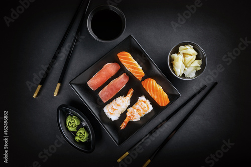 Фотография Sashimi sushi rolls