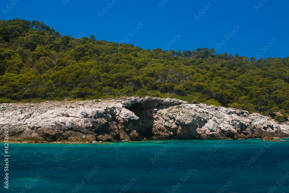 Costa rocciosa dell'isola di San Domino, Arcipelago delle isole Tremiti