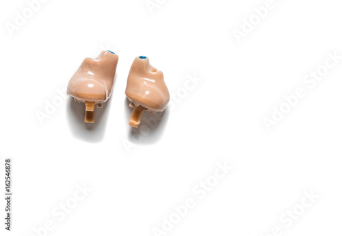 Individual digital hearing aid device for deaf and hard of hearing patients.