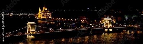 Photography Budapest night with the chain bridge