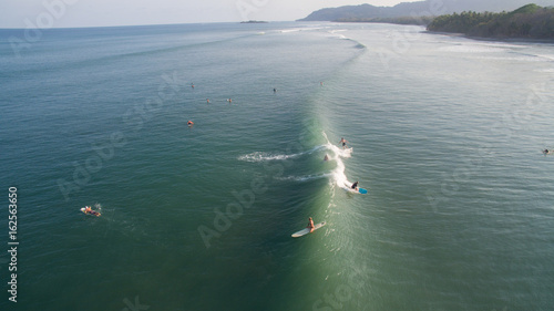 Obraz na płótnie Aerial view of a surfer on a wave in Jaco, Costa Rica w salonie