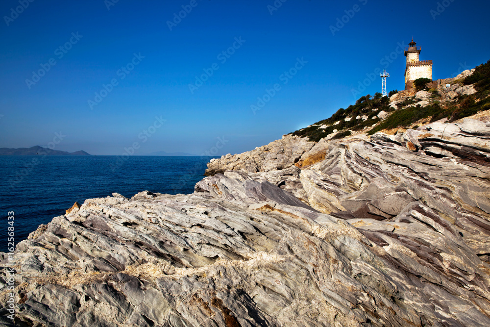 Stone waves and the waters of Aegean