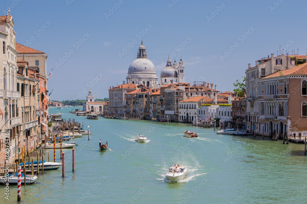 Venedig Kanal, im Hintergrund Santa Maria della Salute
