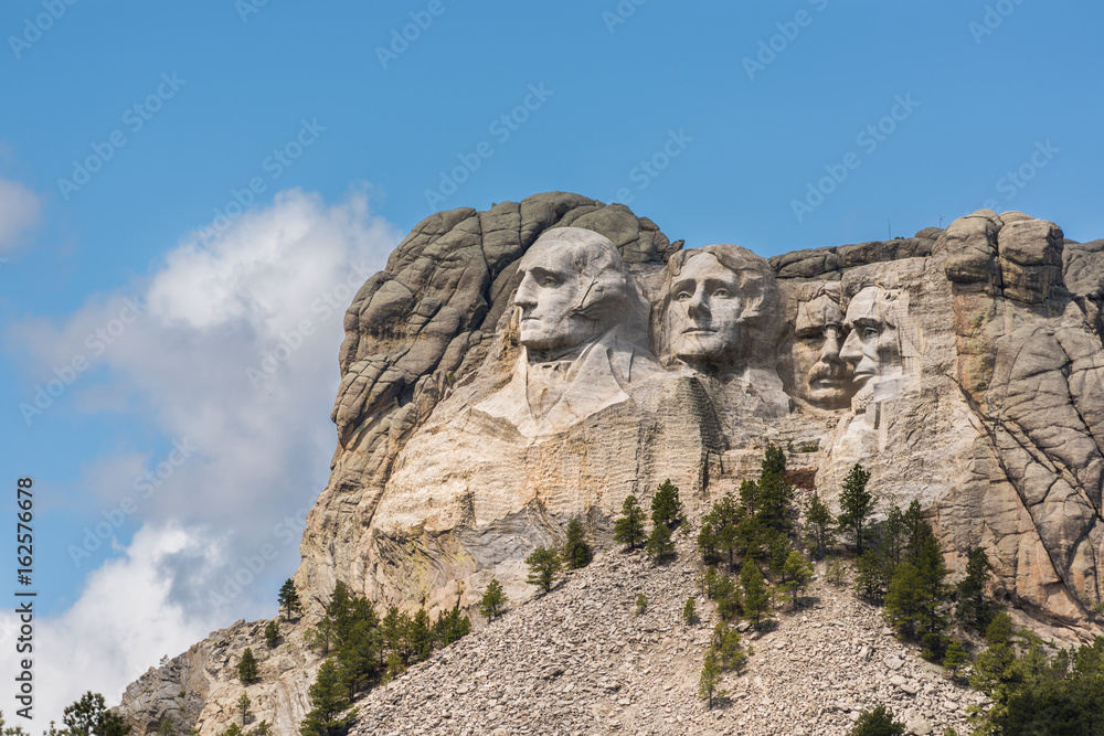 Side view of Mount Rushmore with sunlight