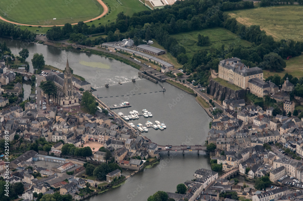 Vue aérienne de Sablé sur Sarthe et de son chateau en France