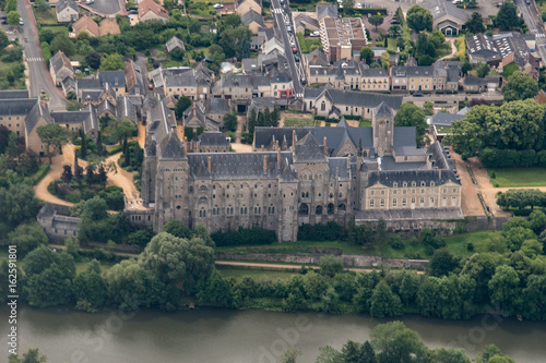 Vue aérienne de l'abbaye de Solesmes en France