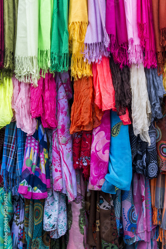 Colorful scarfs © Daan
