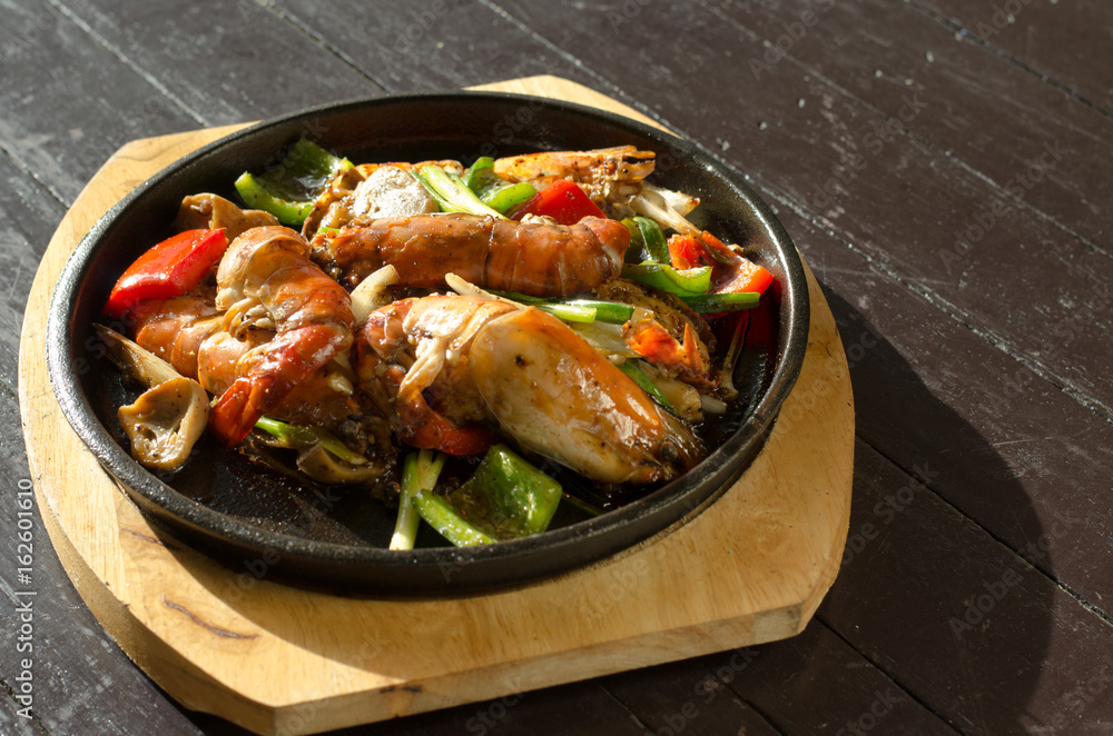 Hot pan mixed vegetable and shrimp.Shrimp fried hot pan Hot pan mixed vegetable and shrimp.Shrimp fried hot pan