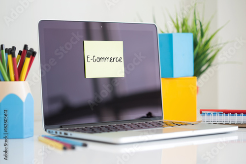 E-Commerce sticky note pasted on the laptop