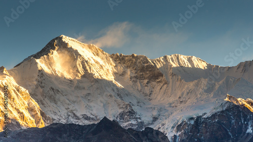 Tableau sur toile Cho Oyu mount in a sunrise light, a border between Nepal and Tibet, view from Gokyo valley