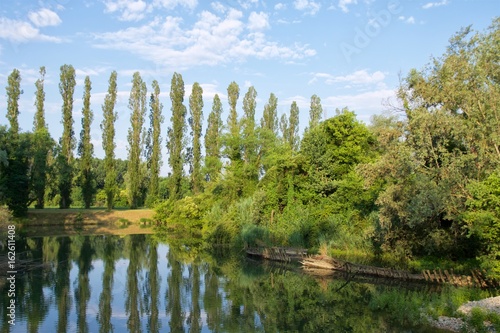 Cimitero dei Burci / barconi a Casier di Treviso , Veneto Italia sul Parco Regionale del fiume Sile
