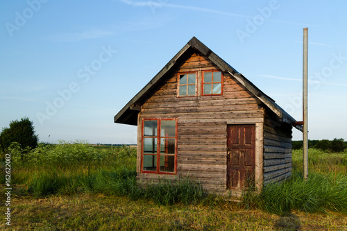 WOOD CABIN WITH NOONE