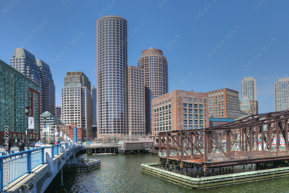 Fototapeta premium View of the Boston harbor skyline on a beautiful day