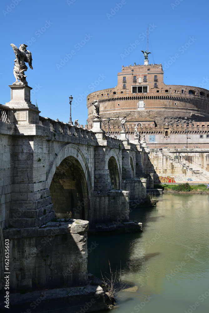 Engelsburg, Engelsbrücke und Tiber in Rom Engelsburg, Engelsbrücke und Tiber in Rom