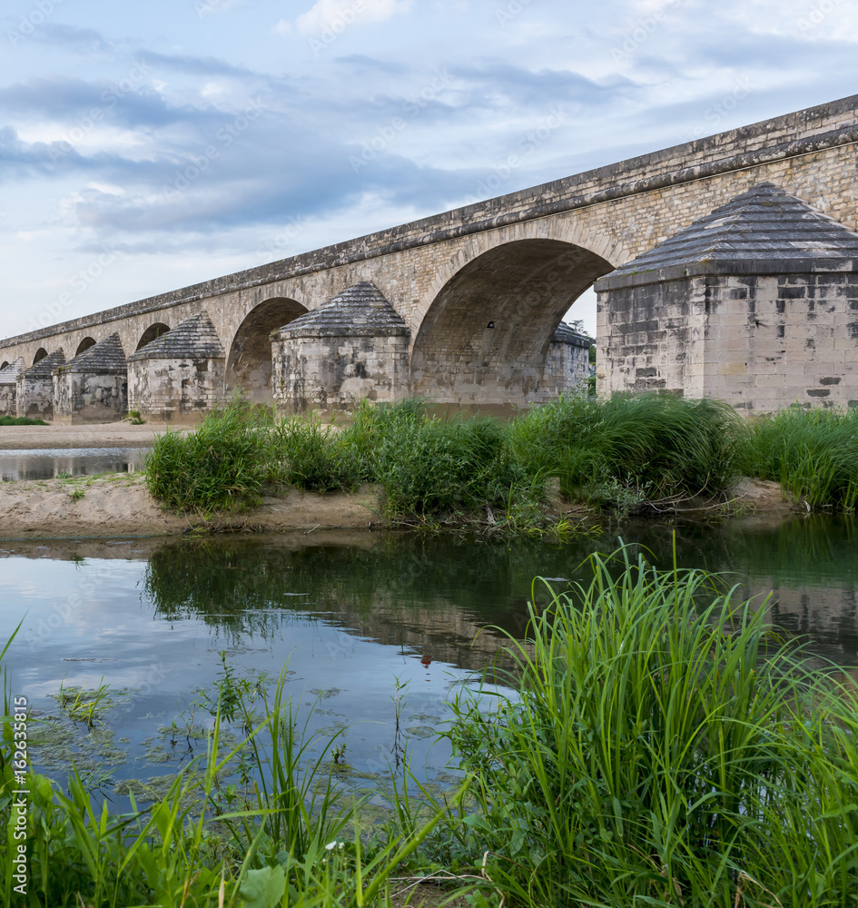 Fototapeta premium Roman Bridge Pouilly lez Gien