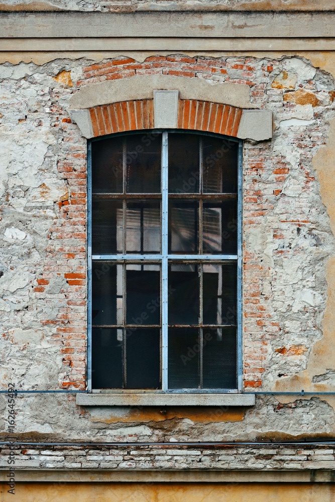 Lucca window brick