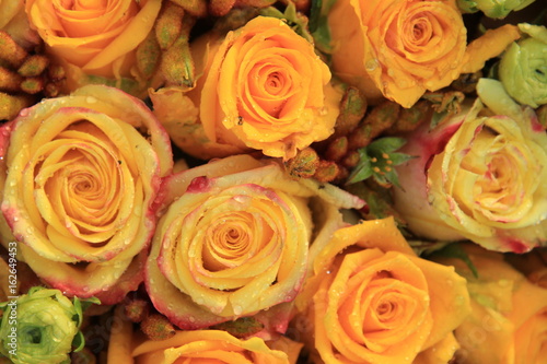 Mixed yellow bridal roses © Studio Porto Sabbia