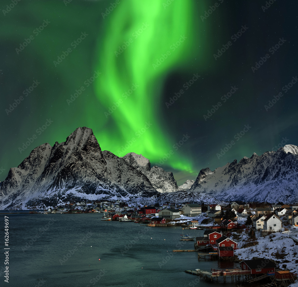 Obraz premium Nordlicht in Reine Lofoten Norwegen