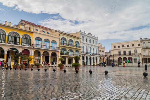 Wall Mural HAVANA, CUBA - FEB 23, 2016: Old colonial buildings on Plaza Vieja square in Hab