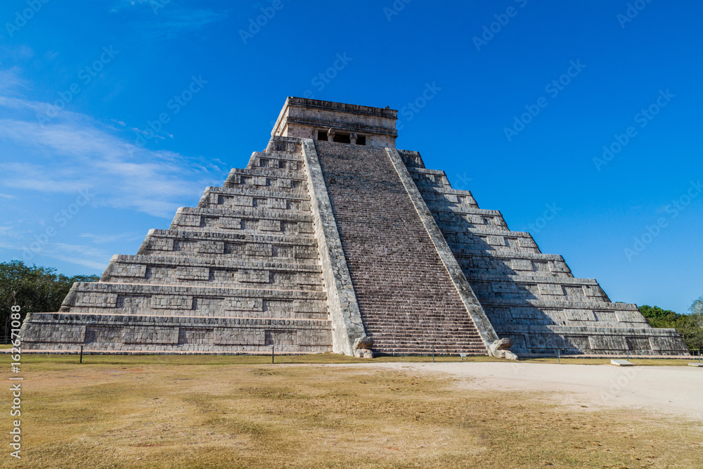 Pyramid Kukulkan in the Mayan archeological site Chichen Itza, Mexico Pyramid Kukulkan in the Mayan archeological site Chichen Itza, Mexico