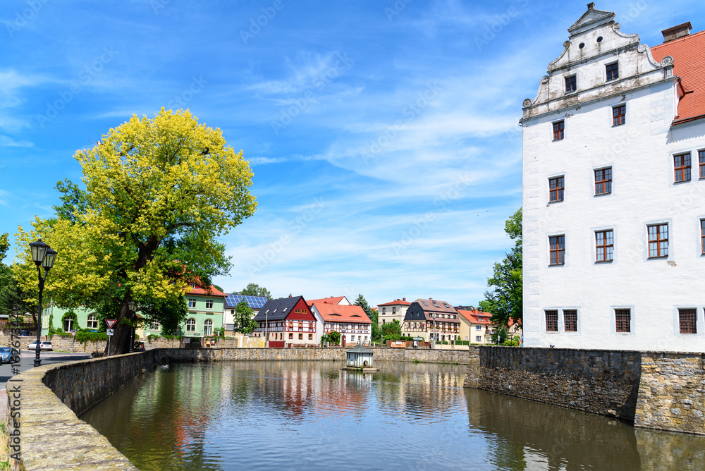 Obraz premium Schloss Schönfeld in Dresden mit Fachwerkhäusern