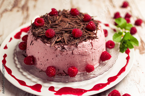 Beerentorte auf Tortenplatte